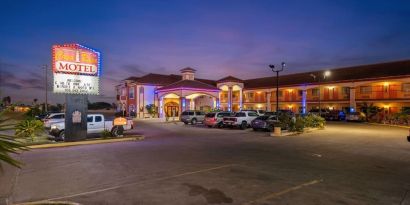 Parking area at Casa Rosa Inn.