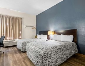 Day use twin room with work desk and private bathroom at OYO Townhouse Orlando West.