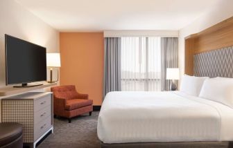 King room at DoubleTree By Hilton Fort Worth South.