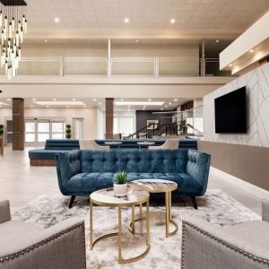 Lobby seating at DoubleTree By Hilton Fort Worth South.