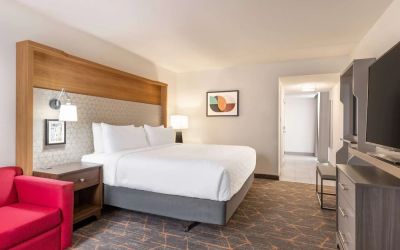 King room at DoubleTree By Hilton Fort Worth South.