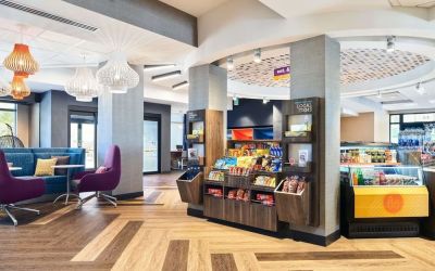 Snack bar at Tru By Hilton Ft. Lauderdale Airport.