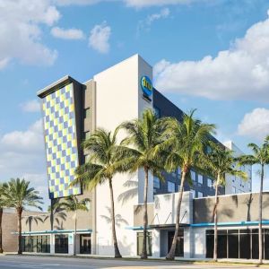 Hotel exterior at Tru By Hilton Ft. Lauderdale Airport.