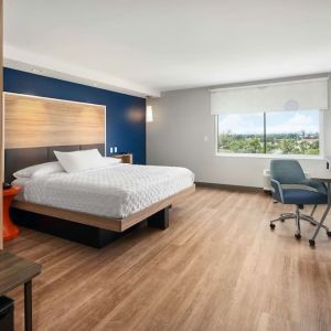 King room with work desk at Tru By Hilton Ft. Lauderdale Airport.