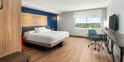 King room with work desk at Tru By Hilton Ft. Lauderdale Airport.