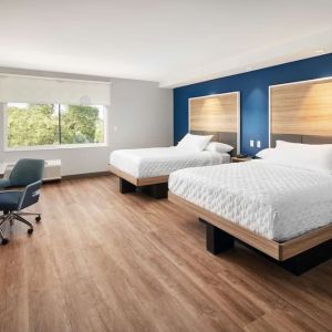 Queen beds at Tru By Hilton Ft. Lauderdale Airport.