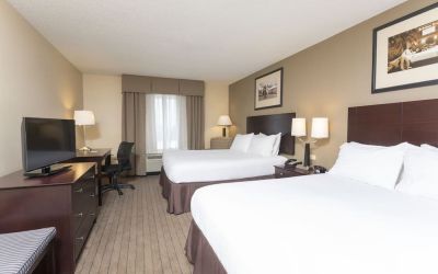 Day use twin room with workdesk at Holiday Inn Aurora North- Naperville.