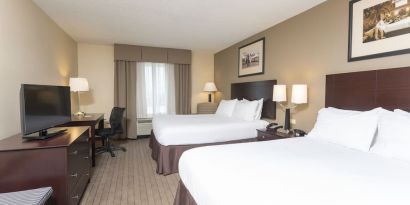 Day use twin room with workdesk at Holiday Inn Aurora North- Naperville.