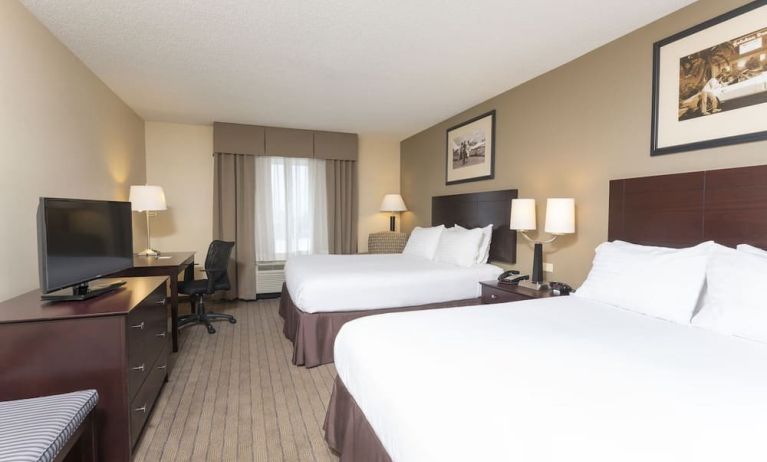 Day use twin room with workdesk at Holiday Inn Aurora North- Naperville.