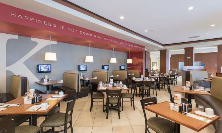 On-site restaurant at Holiday Inn Aurora North- Naperville.