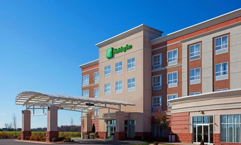 Hotel entrance and parking area at Holiday Inn Aurora North- Naperville.