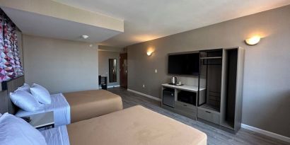 Day use twin room at Regal Inn & Suites New York. 