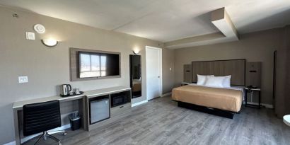 Day use room with work desk at Regal Inn & Suites New York.