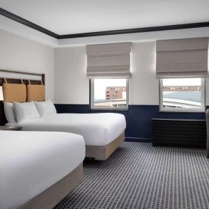 Day use twin room with work desk at Hilton Orrington/Evanston.