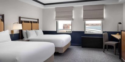 Day use twin room with work desk at Hilton Orrington/Evanston.