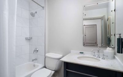 Private guest bathroom with combined tub and shower at Hilton Orrington/Evanston.