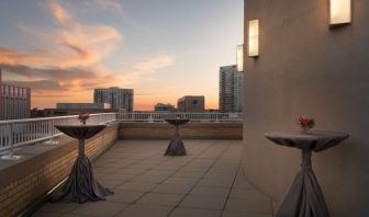 Rooftop terrace at Hilton Orrington/Evanston.