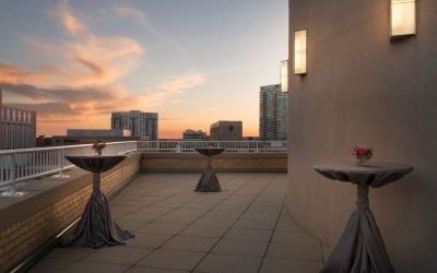 Rooftop terrace at Hilton Orrington/Evanston.