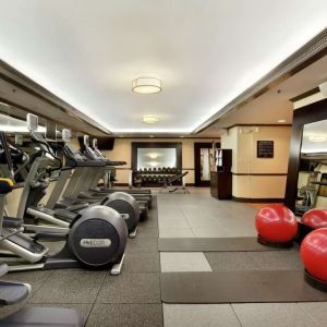 Well equipped fitness center at Hilton Orrington/Evanston.