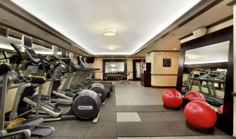 Well equipped fitness center at Hilton Orrington/Evanston.