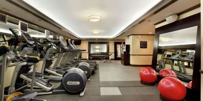 Well equipped fitness center at Hilton Orrington/Evanston.