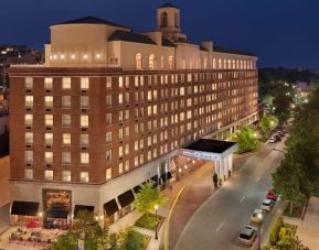 Exterior view of Hilton Orrington/Evanston.