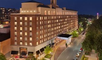 Exterior view of Hilton Orrington/Evanston.