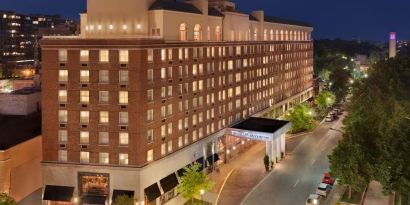 Exterior view of Hilton Orrington/Evanston.
