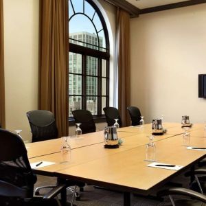 Professional meeting room at Hilton Orrington/Evanston.