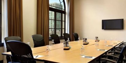 Professional meeting room at Hilton Orrington/Evanston.