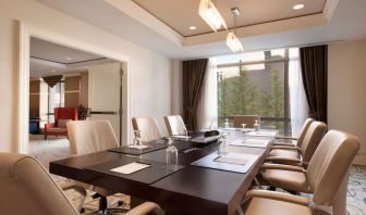 Professional meeting room at Hilton Orrington/Evanston.