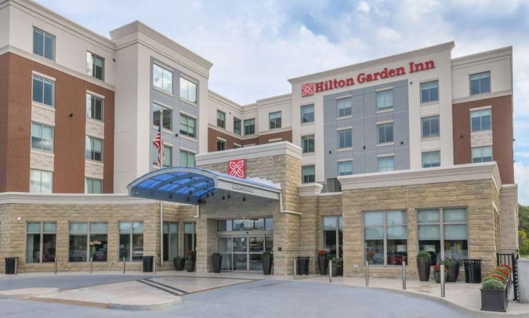 Entrance at Hilton Garden Inn Cincinnati Midtown.