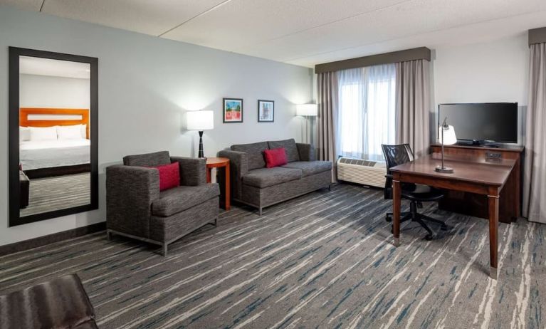 Day use room's workspace and lounge area at Hampton Inn & Suites St. Louis At Forest Park.