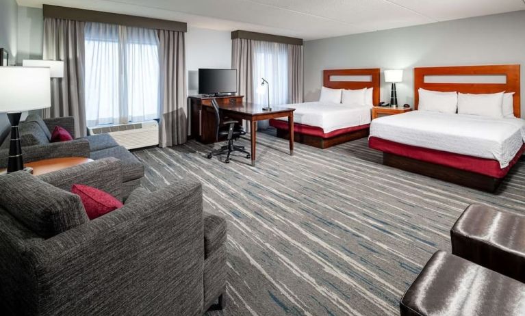 Day use twin room with work desk at Hampton Inn & Suites St. Louis At Forest Park.