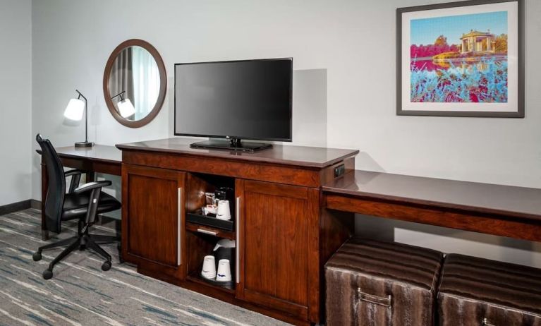 Day use room's work desk at Hampton Inn & Suites St. Louis At Forest Park.