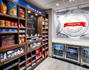 Convenience store at Hampton Inn & Suites St. Louis At Forest Park.