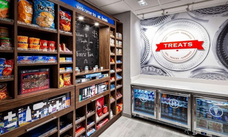 Convenience store at Hampton Inn & Suites St. Louis At Forest Park.