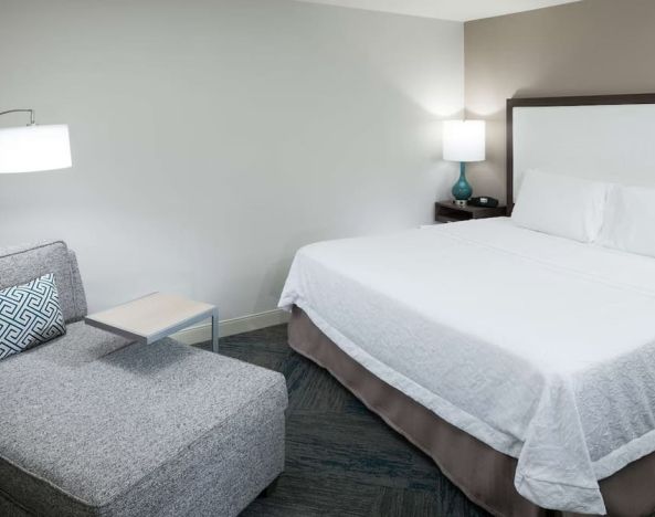 King bed and sofa at Hampton Inn Los Angeles-Orange County-Cypress.