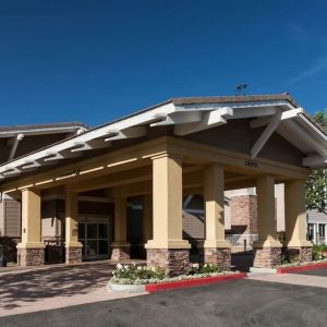 Entrance and parking area at Homewood Suites By Hilton Agoura Hills.