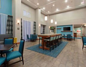Dining area at Hampton Inn & Suites Clovis-Airport North.
