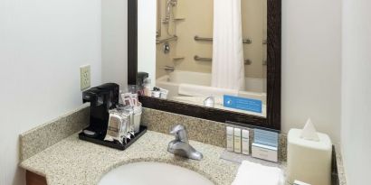Private guest bathroom with combined shower and tub at Hampton Inn & Suites Clovis-Airport North.