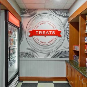 Convenience store at Hampton Inn & Suites Clovis-Airport North.