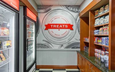 Convenience store at Hampton Inn & Suites Clovis-Airport North.