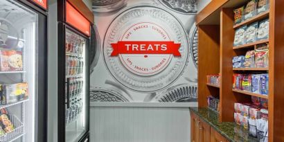 Convenience store at Hampton Inn & Suites Clovis-Airport North.