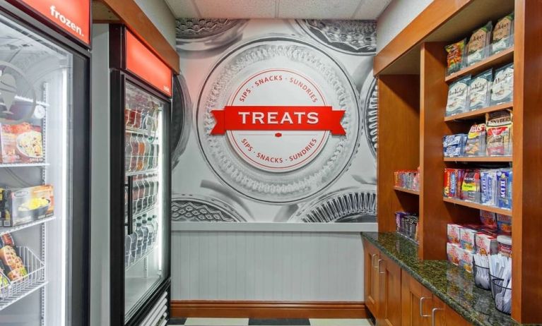 Convenience store at Hampton Inn & Suites Clovis-Airport North.