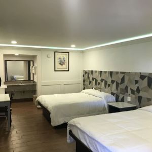 Queen beds at Star Inn Hotel Sea World.