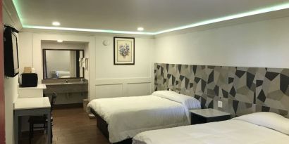 Queen beds at Star Inn Hotel Sea World.