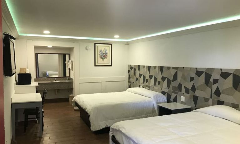 Queen beds at Star Inn Hotel Sea World.