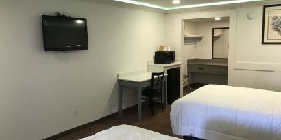 Queen beds with TV at Star Inn Hotel Sea World.