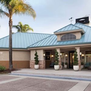 Entrance and parking area at Homewood Suites By Hilton San Jose Airport-Silicon Valley.